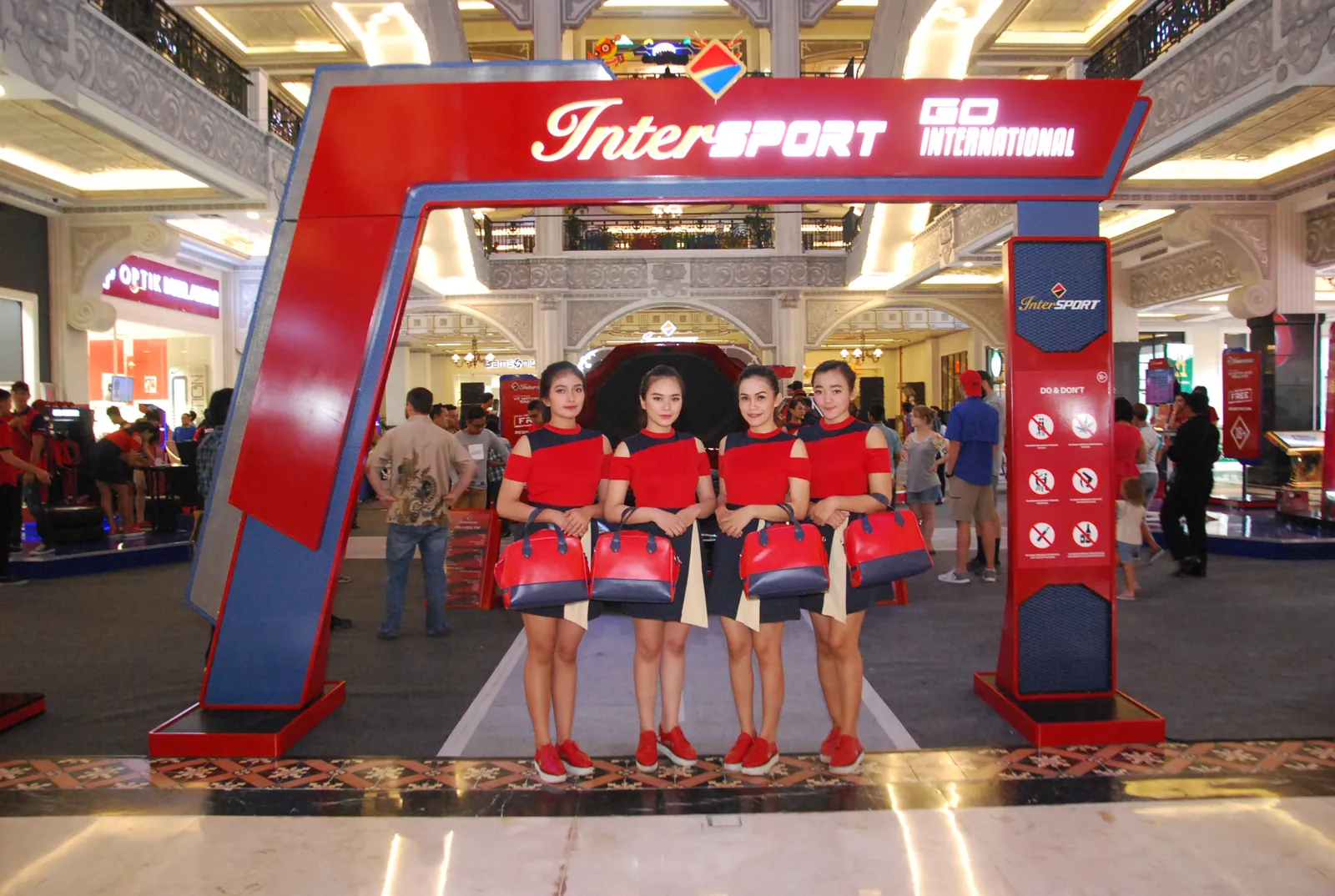 Intersport VR Motion Race Simulator